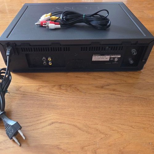 Sony SLV-ED1 VCR VHS player used, includes AV cable
