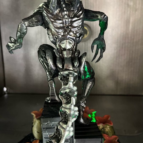 Alien Xenomorph Led figure new with base and lighting