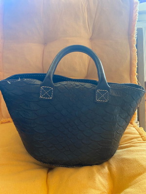 Τσάντα χειρός μαύρη δερμάτινη μεταχειρισμένη