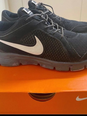 Nike Flex Experience RN 2 αθλητικά παπούτσια 38 μεταχειρισμένα, μαύρα με γκρι customised σόλα