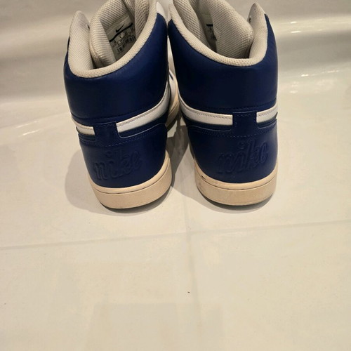Nike Ebernon Mid basketball shoes like new, white and blue