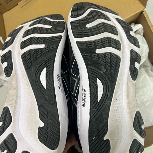 Asics Gel Kayano 32 athletic shoes like new, size 38, black and white