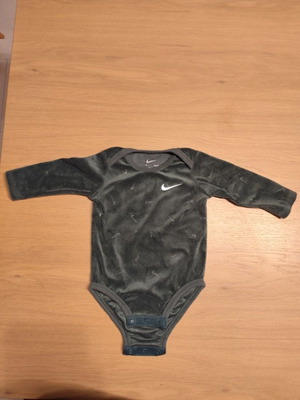 Nike βρεφικό μακρυμάνικο φορμάκι σαν καινούργιο, 9 μηνών (68-74cm)