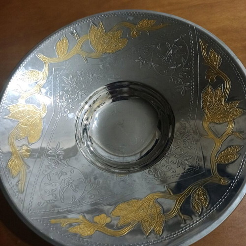 24K decorative plate like new with embossed gold decoration