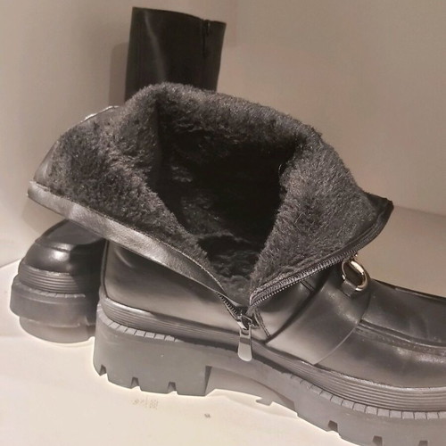 Black boots size 41 like new with lining