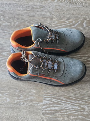 Galaxy A138 Safety Shoes like new, size 44, grey