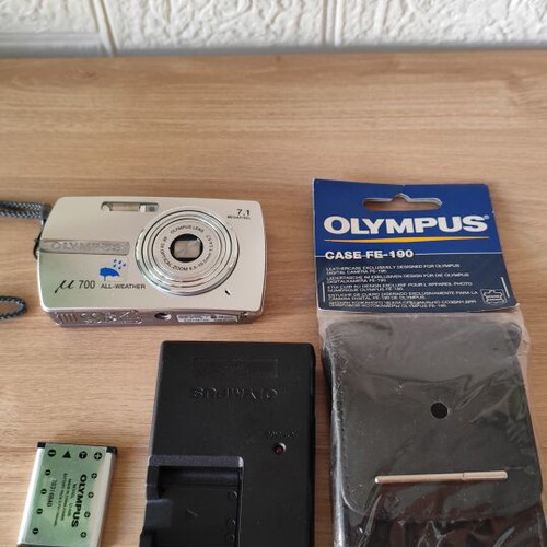 Olympus µ 700 All-Weather digital camera like new