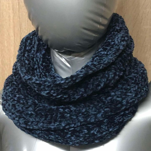 Avon neck scarf new blue