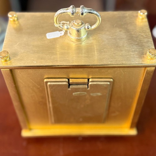 Table clock with gold surface like new, analog quartz