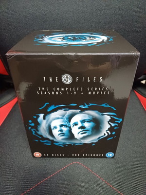 The X Files пълен комплект сезони 1-9 и филми DVD като нов с гръцки субтитри