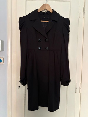 Raxevsky coat black like new with pleated sleeves XS