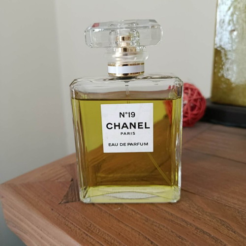 Chanel No19 Eau de Parfum 100ml like new