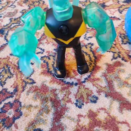 Ben Ten figure like new with light and sound in hands