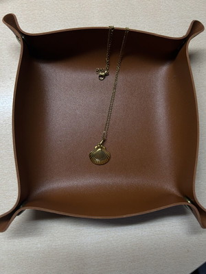 Shell necklace in gold stainless steel, like new