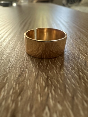 Wide gold-colored adjustable band ring, new