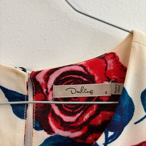 Sleeveless blouse like new with red flowers Darling, ecru