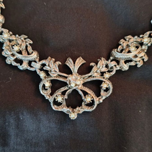 Vintage silver necklace with synthetic pearls and classic shapes new