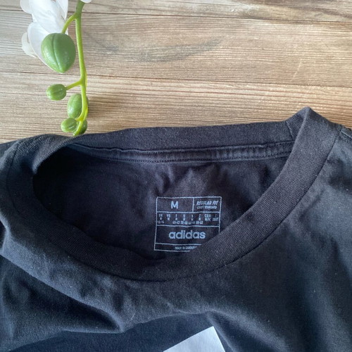 Adidas black top medium like new, 100% cotton