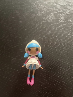 Lalaloopsy Mittens Fluff n Stuff doll with roller skates