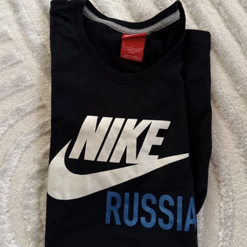 Nike women's Small black t-shirt new