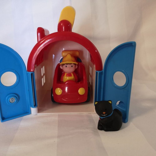 ELC Firefighter with vehicle, station and cat like new
