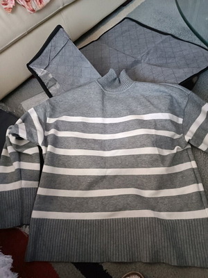 Zara striped sweater large gray new with side opening