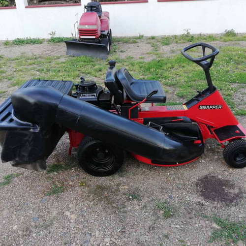 Snapper lawn tractor like new, 14 Hp, 150-liter grass catcher