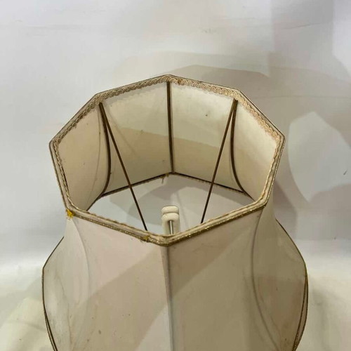 Table lamp with ceramic base in Asian style used, 65x42 cm