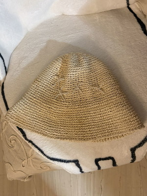 Bucket hat beige straw with embroidered star designs like new