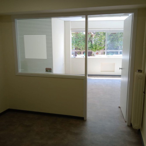 Office for Rent in Syntagma, 34 sqm, Renovated, Two Rooms