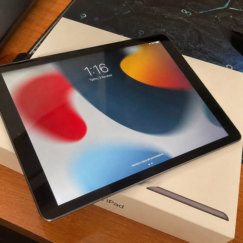 Apple iPad 8th Generation 32GB Like New with Case and Pencil