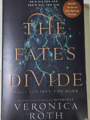The Fates Divide book like new, Veronica Roth