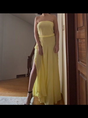 Attrattivo yellow dress like new with side slits