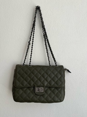Crossbody bag in khaki color with chain like new