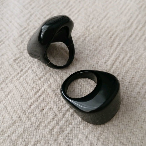 Large black rings set of 2 pieces like new