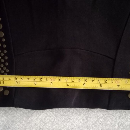 Skirt knee-length slim fit black fabric with elasticity like new