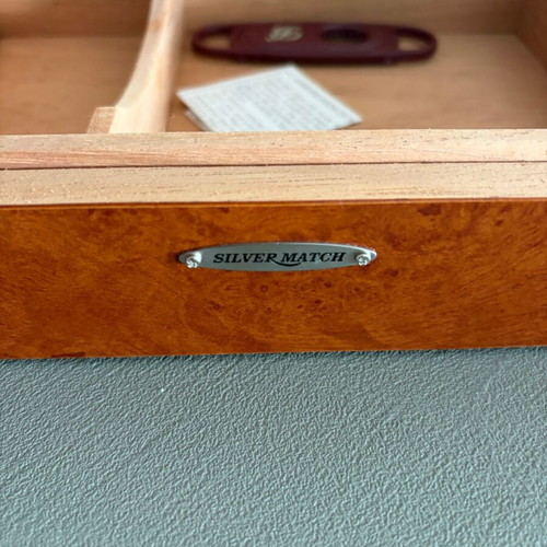 Silver Match wooden cigar case like new