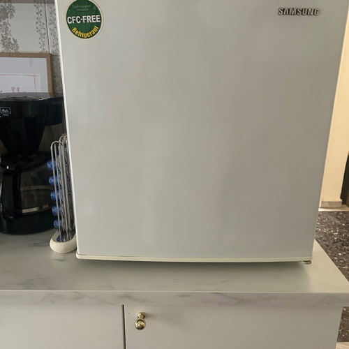 Samsung small refrigerator with shelf and ice tray