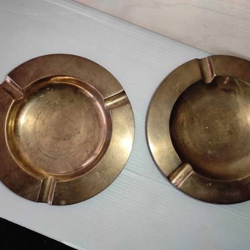 Solid brass ashtrays like new, set of 2 pieces