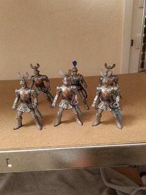 Knights set of 6, 10 cm, like new