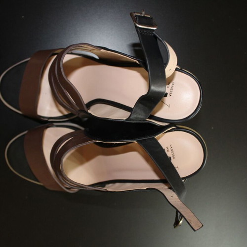 Vanessa Wu Heels with Thick Heel (No 39) - In Excellent Condition