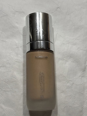 LR Zeitgard Signature Radiant Light Foundation like new, shade 03 neutral