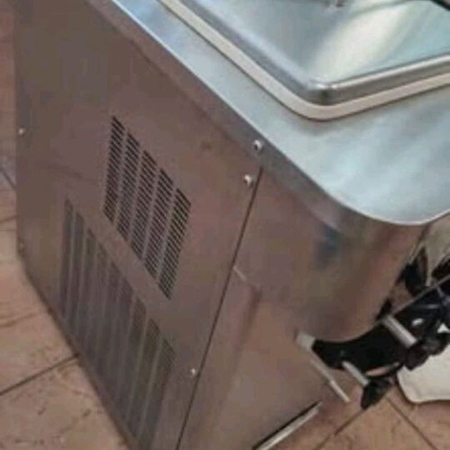 Soft ice cream machine used, single-phase