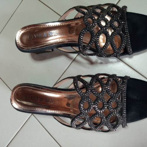 Voi&Noi women's sandals size 40 like new, black with rhinestones