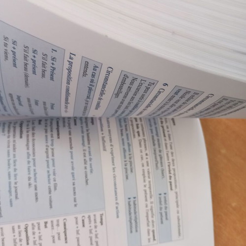 La grammaire par l'exemple et l'exercice Preparation au DELF by Joseph Roboly