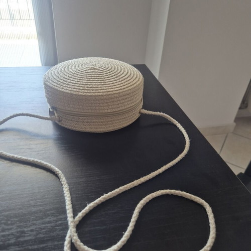 Round straw shoulder bag beige like new