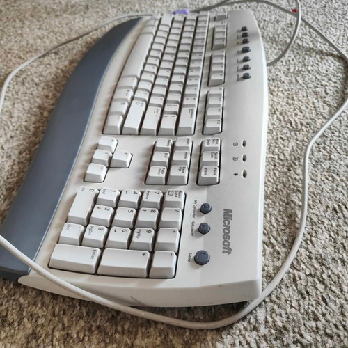 Microsoft Internet Keyboard RT2300 like new, wired PS/2