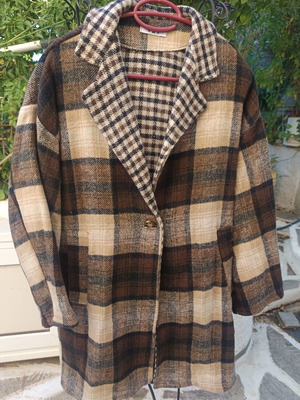 Checked coat with front pockets, size S/M, made in Italy, like new