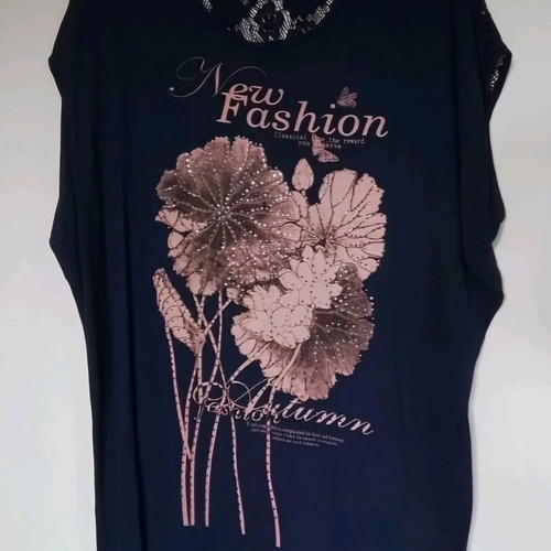 Short-sleeve blouse blue like new, large size with design and lace