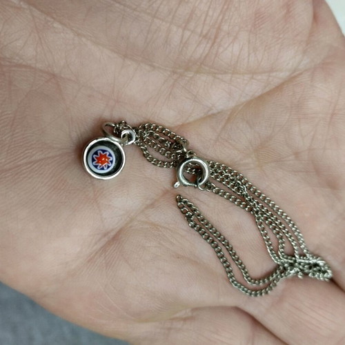 Necklace with chain new, small and discreet